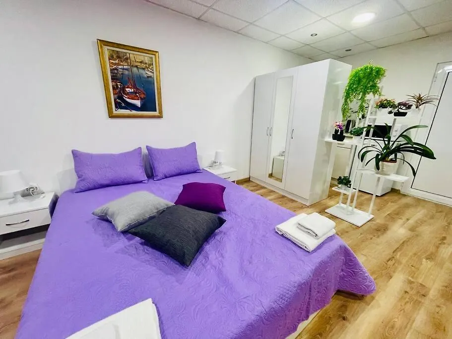 Studio 21 Varna 0*,  Bulgaria